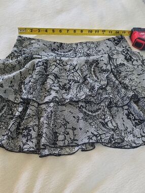 BCBG Generatiom Women’s Black and White Floral Ruffle Mini Skirt